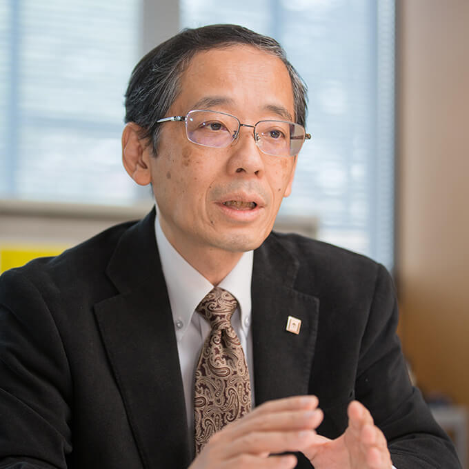 情報理工学院長 横田治夫教授